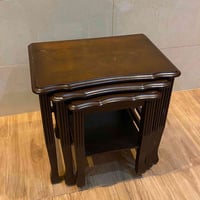 طقم طاولات خدمة عدد 3   تصميم كلاسيكي وأنيق من الخشب باللون البني الدا...