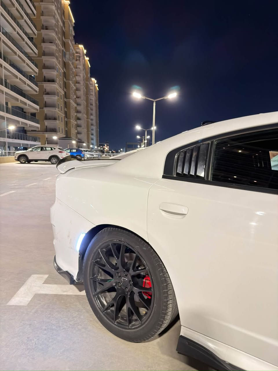 مراوس حسب القناعة 
الموديل : [2020 ]
المحرك : [V8 / 5.7 ]
الكير : [ اوتوماتيك ]
الممشى : [40 الف ميل ]
اللون : [ أبيض - صدفي ]
الحالة : [ السيارة وارد أمريكا ضررها جاملغ وبنيد بالإضافة إلى جاملغ السائق والباب بيهن بارد ] ابيعلك حزام لا ادوخك ولا تدوخني 
[ المواصفات ]
- تشغيل عن بعد + بصمة تشغيل
- شاشة كبيرة
- كاميرا + كار بلي
- مقاعد كهربائية
- مقاعد ( حضن )
- حساس خلفي امامي
- نقطة عمياء
- والسيارة بعد هواية مواصفات
تبريد السيارة ثلج 
[ الاضافاات]
- برمجة سيڤتي ( أيكل ) *
- دركة ستيرن SRT + لدات تكساس
- بلكات + نوزلات ( ريسنك )
- أكسل قفل ( SRT ( 3.09
- اكزوز بالكامل على السيارة
- بوابات ريمونت شغل عند ( علي الوادي )
الموقع : [ بغداد / المنصور ] •
للتواصل واتس اب او اتصال : [***********
السعر ع ع رقم التلفون اتصل وعيوني الك
