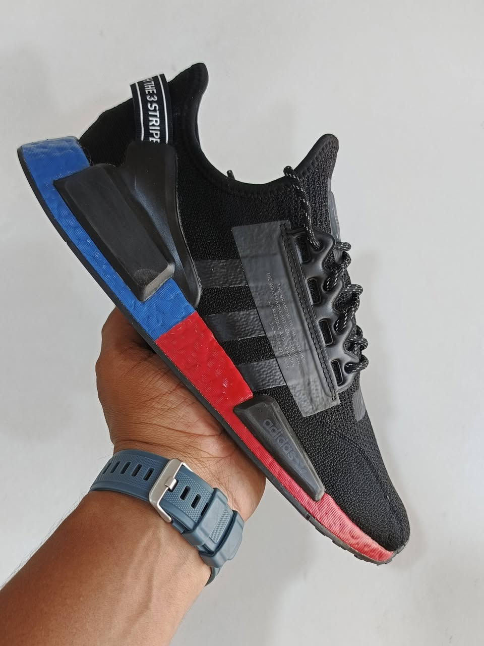▪️ اديداس NMD2 اصلي اورجنال
▪️قياس 44---28.cm طول القدم 
▪️منشا فيتنام 💀🔥💪
▪️ نسبة نظافة ١٠٠٪ ✅🔥
👟 طبي وزن خفيف مريح القدم 
☎ واتساب ***********☎
🚗 توصيل كافة محافظات العراق 🚗 # #
