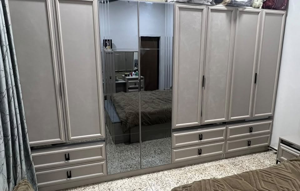 غرفه مودرن للبيع 10قطع سعرها مليون و100 مجال كلش قليل للشراي مستعجل عليهز اريد اشيل لمحافظة هذه رقمي 
***********

