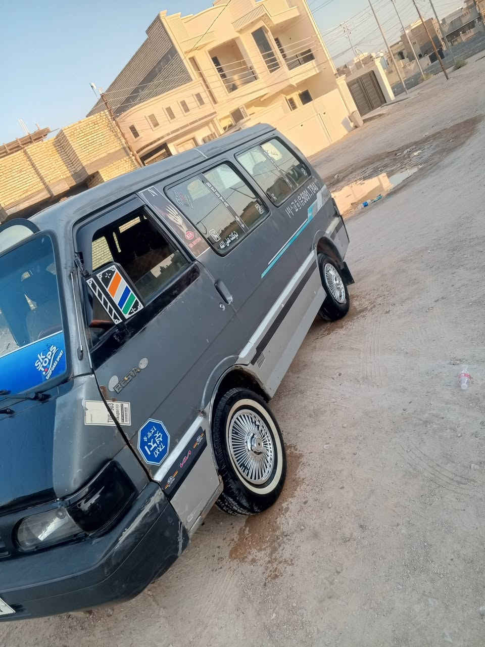 السلام عليكم كيه بستا موديل 94رقم بغداد انكليزي  هزه جديده سياره بلاديه كير محرك اكسل شواصي مكفوله تخم تاير كله جديد السعر 36 وبيه مجال *********** العنوان الفلوجة
