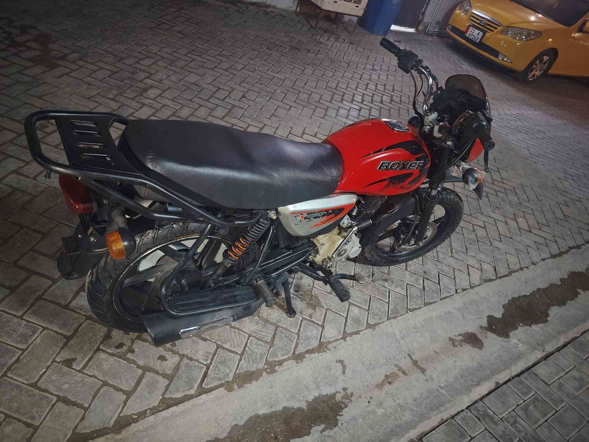 سلام عليكم دراجه بوكسر موديل 23 دراجة نضيفة وكلشي جاهز كبل الشارع من كهربيات كاملة مكينة خرسة دراجة بدون أوراق اكفلك قانونية وعشائريا مكاني بغداد جديدة شارع المسبح ***********
