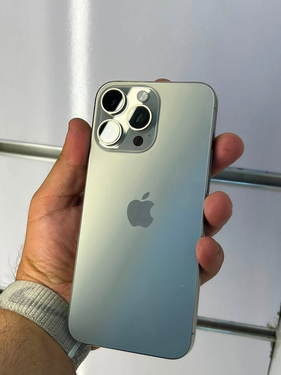 📱✔️iPhone 15 Pro Max Titanium
ايفون 15  برو ماكس  تيتانيوم

ذاكره 256

بطاريه 84 

نضافه الجهاز 100‎%‎ 

تك سيم  

موصل / حي السكر 

توصيل ماعندي

اذا ماحبيت تاخذ الاحسن منه

***********
