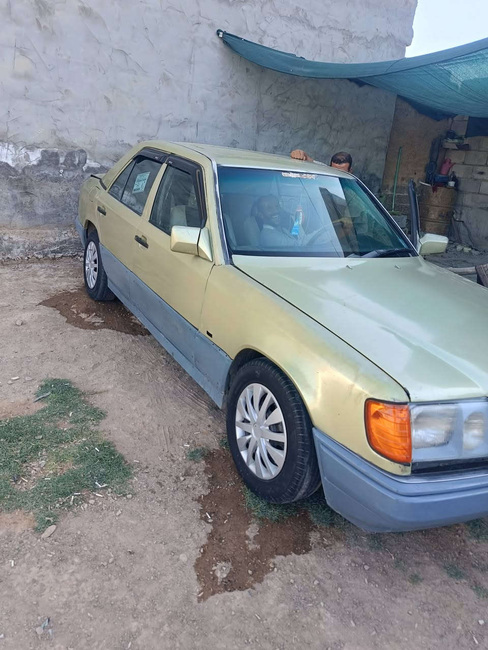 مارسدس دب موديل 85سياره كامله كير مكينه بطه مكفوله كفاله عامه سنويه لل 31 السعر 35 ورقه وبيه مجال شي قليل مكاني ديالى ***********
