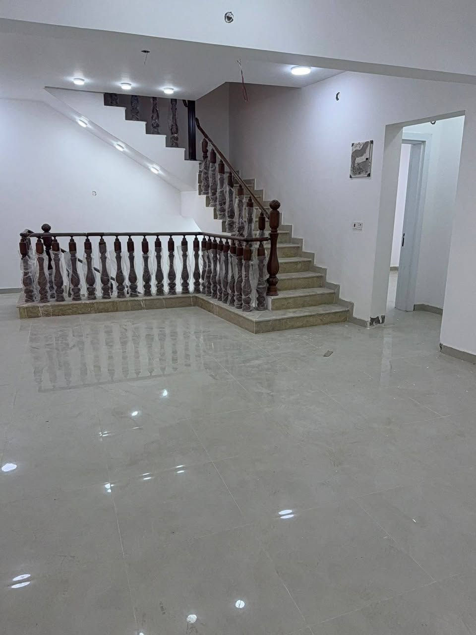 🏡 بيت للبيع – الموحية
📐 المساحة: 120م²📏 الواجهة: 10م🏠 طابقين – بناء 2026✨ فول مواصفات
السعر 245 مليون 
تفاصيل البيت: طارمة + استقبال + صحيات+ غرفه• صالة ومطبخ ومنور• الطابق العلوي : غرفتين + صحيات عدد 2 + صالة كبيرة بيتونة سطح
📞 للاستفسار:
***********

كروب الوأتساب:https://chat.whatsapp.com/FieRatum5tY5jLniSiyYqb?s=cl&p=a&ilr=1
