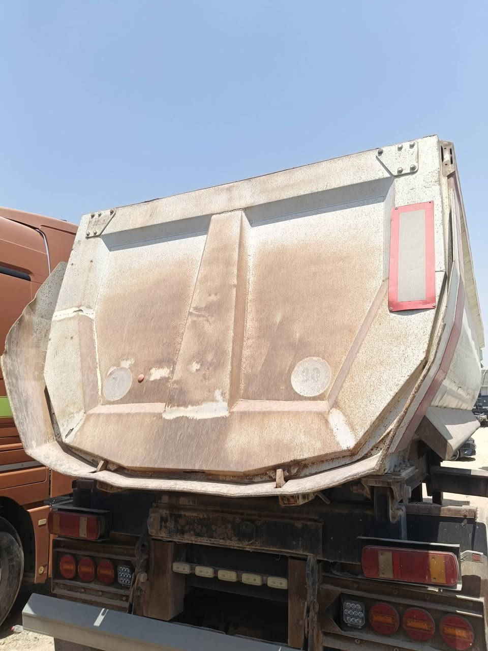نساف للبيع ذرعة 27 متر 3 دنگير بريك دسك عنوان بغداد السياحي سعر 110 وبيهة مجال بصيط رقم ***********
