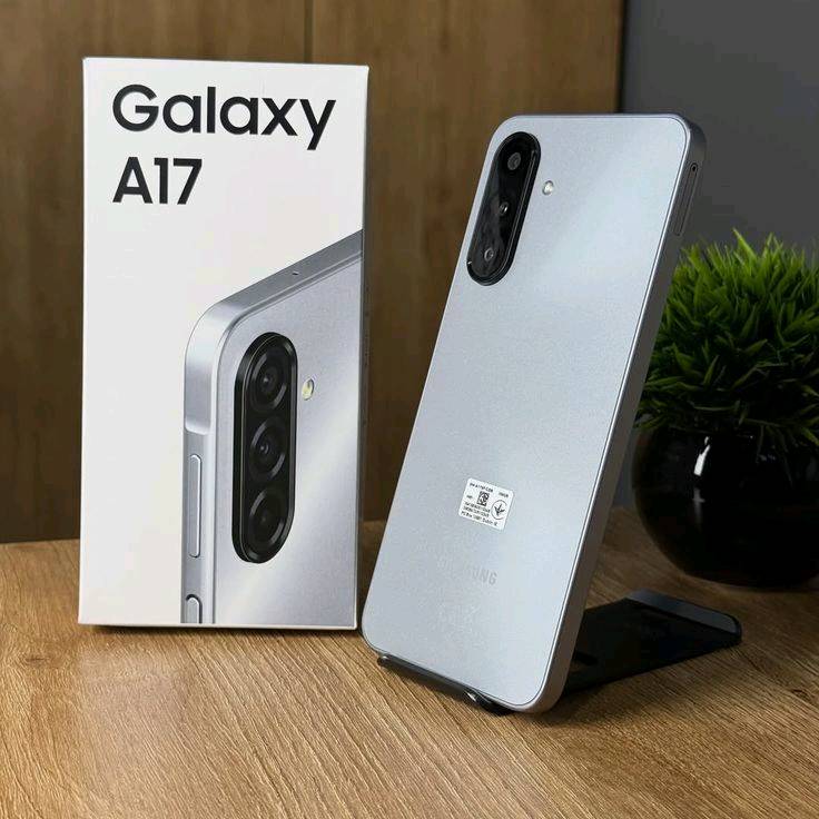 جهاز سامسونغ A17 ذاكره 128 وعشوائيه 6G اشتريته ب350 والله ومحتاجه الفلوس ابيعه ب290 وياه ملحقاته كامله جهاز جديد والله ومابي خدش