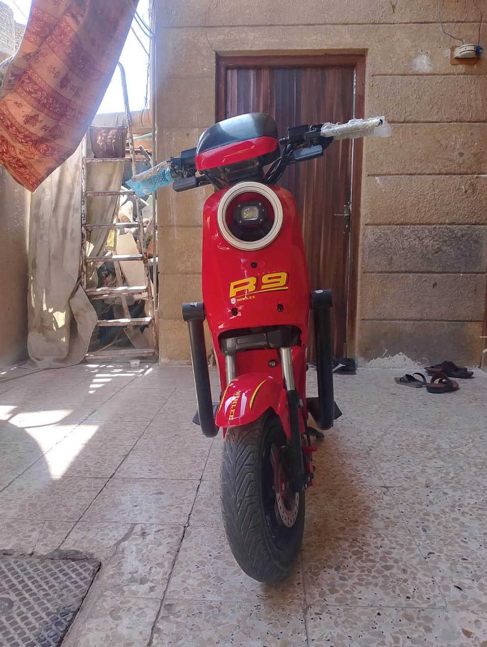 R9 • ٥ بطاريات • مجال قليل
