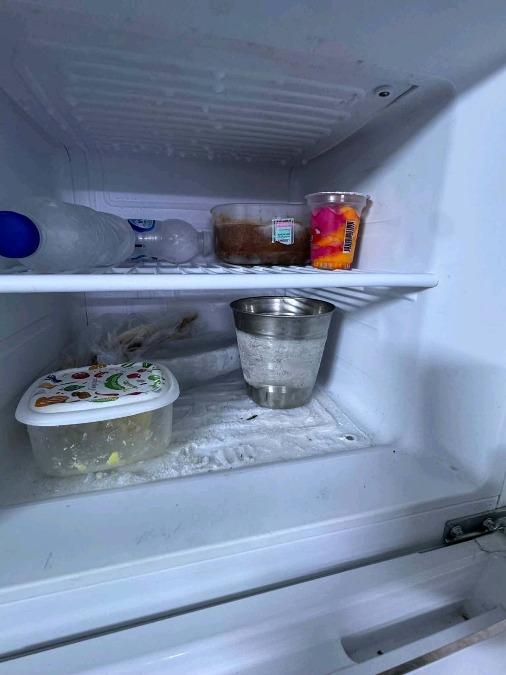 ثلاجه كبيره سعر ٣٥٠ مابيهه اي ضرر أخت جديده بروده وتجميد فدشي مكاني كربلاء