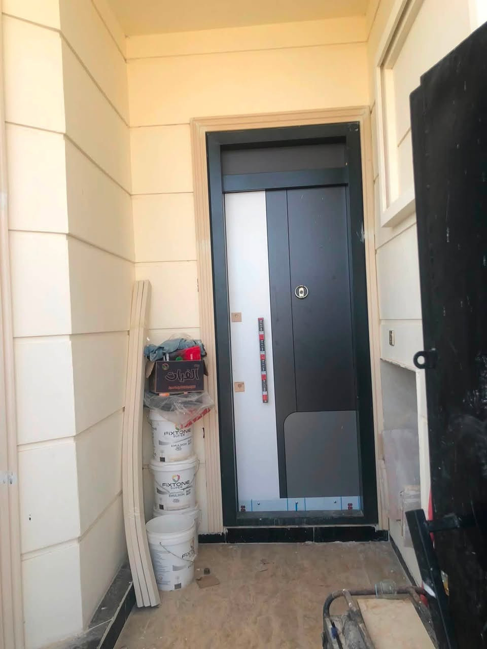 السلام عليكم بيت للبيع مساحه 120 متر واجهه 6 نزال 20
بناء حديث 2025
الطابق الارضي 
استقبال +مطبخ حار وبارد +مناور 2+صحيات+غرفه نوم كبيره
الطابق الثاني 
صاله +غرف نوم 3+صحيات +بالكونه 
الطابق الثالث 
بيتونه +سطحين
بناء درجه اول ومتعوب عليه يعني لا مقاول ولا دلال عل ايدي وسند بسمي ملاحضه البيت بي شغلات بسيطه مثل محجر وملاحظات انت تستلم جاهر  الغزالية اراضي دعاوي الملكية خلف معمل الثلج مجمع الجواد السكني خدمات كاملة موقع مميز على الشارع الحلقي تسليم مفتاح الاستفسار الاتصال 
***********
***********
