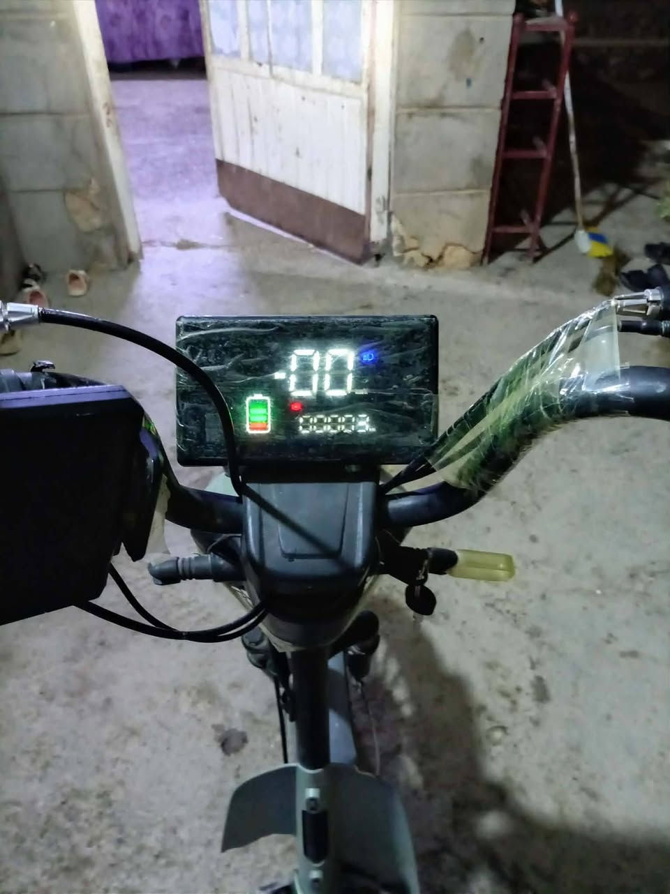 موطور شحن موديل 20 بطاريات جدد صار سبوع مبدلات
يفيد الي عنده مدرسه شغل خدمي حيل 
لايت عالي ناصي  اشاير هورن كهربائيات شرط الفحص
نضافه 75
السعر 180وبي مجال الشراي 
الرقم ***********
