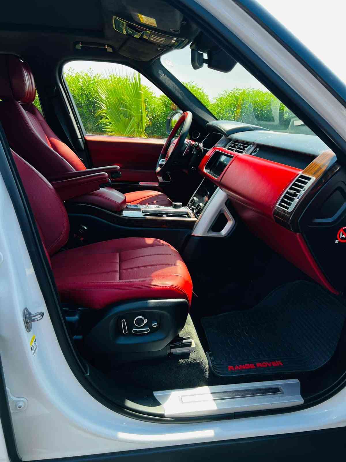 RANGE ROVER
 Vogue
🇬🇧🇬🇧🇬🇧
رانج روفر 
فوك _ اوتوبايغرافي
الموديل ـ 2017 
ماشية 118 الف كيلو حقيقي ❤️
خليجي وكالة سردار 🇬🇧

رقم اربيل بأسمي 
 تحويل مباشر بأسم المشتري

لون ابيض وقمارة اسود 😍 
بلاك ادشن اصل .
داخل احمر vip مميز 🇬🇧🇬🇧
كشنات منفصل 
السيارة بيها جاملغ خلفي 
صبغ اثر شخوط 
باقي السيارة مكفول و
بدون كل نواقص 
بيها ادامة كاملة  

مواصفات كاملة 🇬🇧🇬🇧
=========
🛑 داخل احمر مميز
🛑 كشن خلفي منفصل Vip
🛑 بانوراما
🛑 دوسات كهرباء
🛑 ابواب + صندوك + مري شفط
🛑 رادار 
🛑 كامرات 5 + بصمات 5 
🛑 شاشات عدد 3
🛑 اوتو بارك
وباقي مواصفات كثيرة ...🇬🇧

مكان السيارة بغداد
للأستفسار 
 
***********
سلام رانج روفر 

@الجميع
