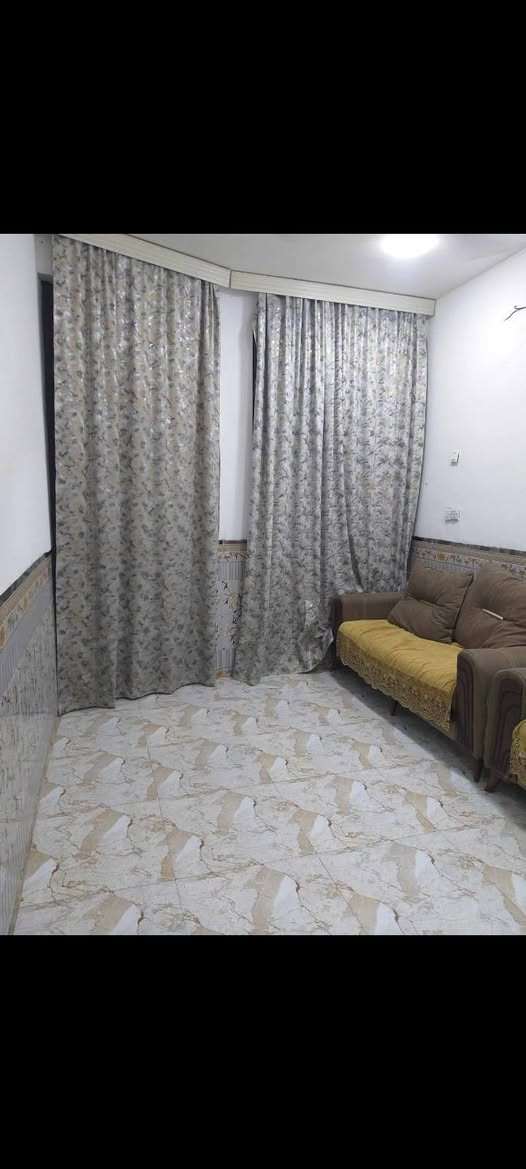 السلام عليكم
بيت للبيع مساحه  108
واجهه 6   ولنزال 18
البيت مدخلين عل مطبخ وعل استقبال
البيت  بناء جديد مو قديم قاط واحد زراعي 
غرفه نوم وحولي وستقبال ومطبخ وصحيات
مكان بغداد الشعب  نهايت شارع الصحه شارع ابو ماهر 
الاتصال ***********
