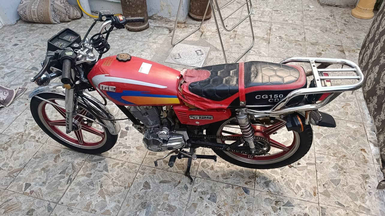دراجه 5 كير بارت نضيفه عايزه ترتيبات بسيطه اوراق اصوليه وكيل العارضي كلشي بيها شغال سلف هندر  السعر 650 و بيها مجال المكان نجف كوفه قرب مسجد السهله الرقم ***********
