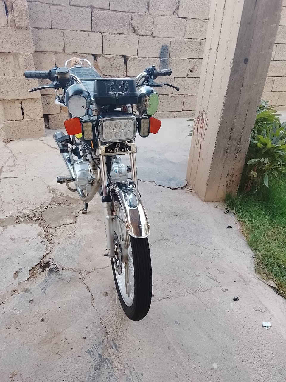 السلام عليكم سونلك 2022 محرك ما مفتوح دراجة حلوة و ناعمه  كهربائيات كله شغاله تايرات جدد    سلف و هندر شغال  زنون عالي ناصي  
اتصال  او  واتساب ***********
مكاني تكريت
