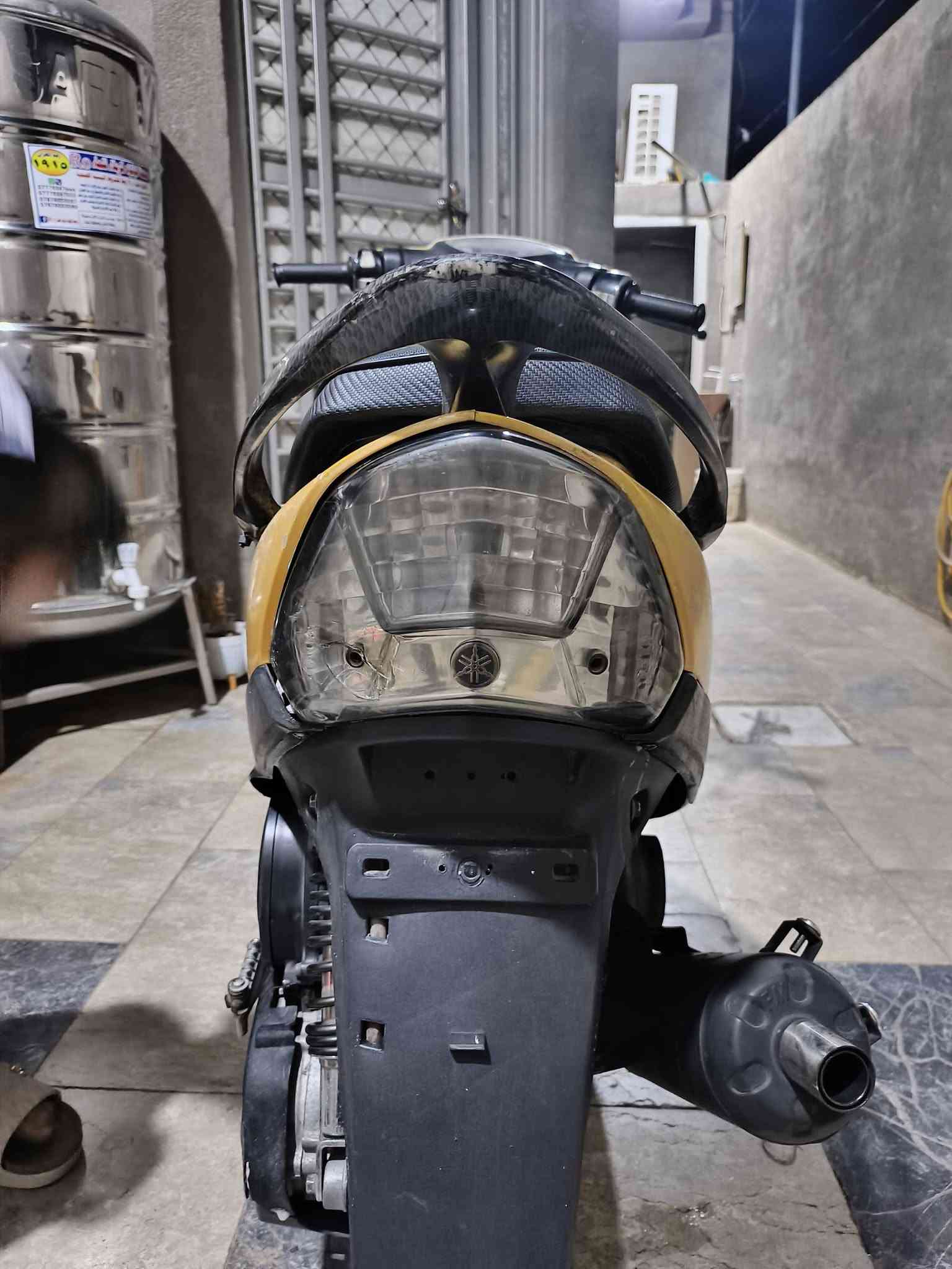 سلام عليكم 
Yamaha RS 100
موديل 2003
لون اصفر جارد 
مكينتهه مبدله ولفات فقط 
صالنصه FM 
سلف 55 
كلج امامي WGK 
كلج خلفي FCS 
وعندي احتياط خلفي WGK 
دراجه نكره سلف اب اي وقت 
سعرهه 800 وبيهه مجال 
رقم تلفوني ***********
