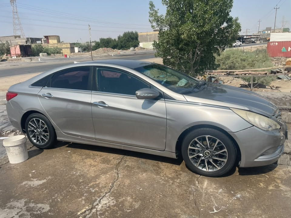سوناتا 14كوري مكينه دوش 2000بانزين رقم شمالي متوم السياره نضيفه بيه بس طخه بل دعاميه الجداوم ولايت مثل ما موضح بل صوره سعر 43مكان البصره 
***********

