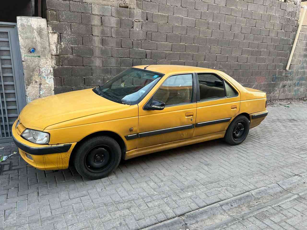 السلام عليكم بيجو بارص مديل 15السيارة بيهة ضربة ب الجنطة وحدة معمرة و الثانية ممعمرة موضحلكم ب الصور غرفتهة حلوة ونضيفة و كير ومكينة مشتغلهن ب ايدي تجفيت كلة اصلي التبريد منضومة جديدة الله شاهد كمبريسر و بطل وراديتر ماصار 3اشهر من شديتهة بس و اني مشغل السيارة و ب الباب واكف طكت البوري الي يصير بي لايلون طك وذب الغاز كلة وعندي شغلة ثانية جاي اشمي ب السيارة وفجة وكفت الجامات و الاشاير يعني شغلة كهربائيات و اني مالي خلك وماعندي مجال اكعد اسويهة صدرهة شوية تعبان 
كل الي عندي بهاي السيارة حجيتة مو خوف من الناس لا خوف من الله سبحانة وتعالى السيارة عارضهة ب 31وبيهة مجال حك الجية مكاني بغداد مدينة الصدر شارع الصيانة مقابل قطاع ثنين ورقمي هاذة بي واتساب ورصيد متواجد ع المازنجر مامتواجد ***********
