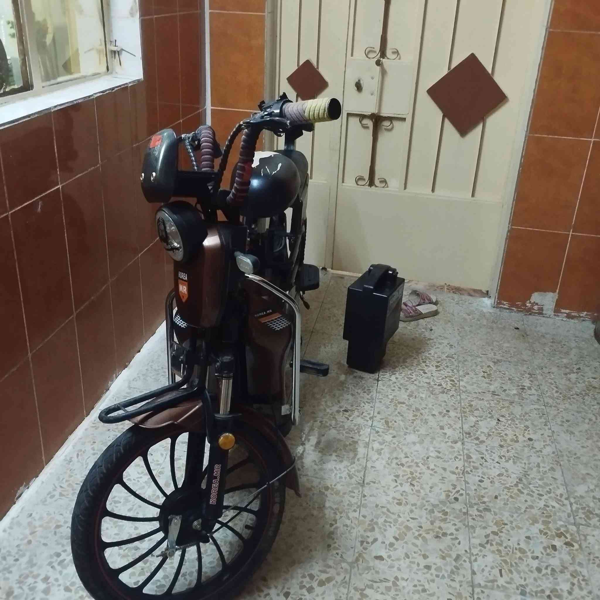 سلام عليكم بايسكل للبيع شحن كل عيب ما بيه النظافه 100% بس يحتاج بطاريه السعر 300 ‏‪***********‬‏
