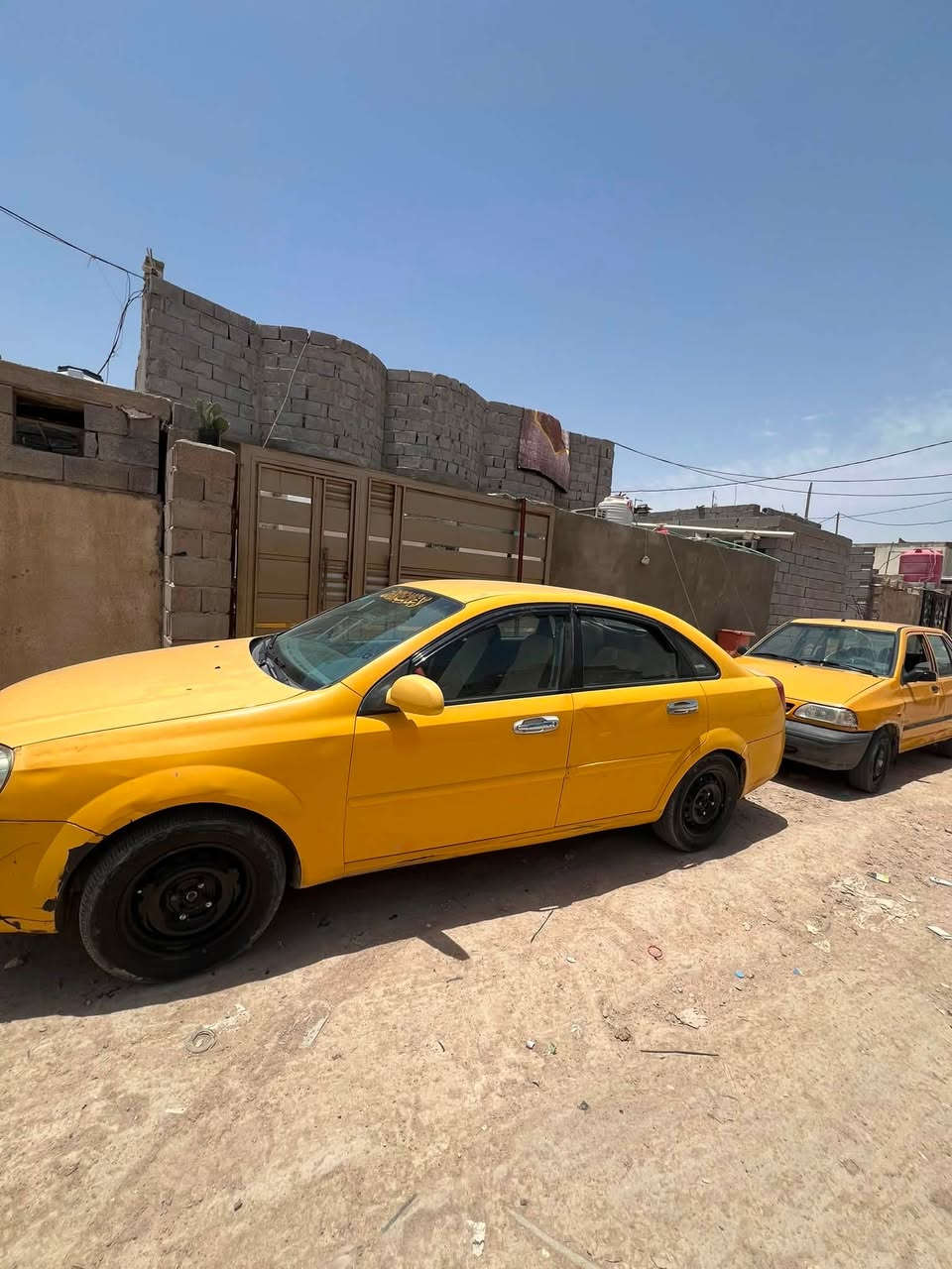اوبترا ٢٠١١ سيارة مكينه خير  من الله تبريد ثلج  فقط كير ضعيف حداديه جديده  ضربه  باب خفيفه فقط جهت السايق  رايدها 49.  ***********
