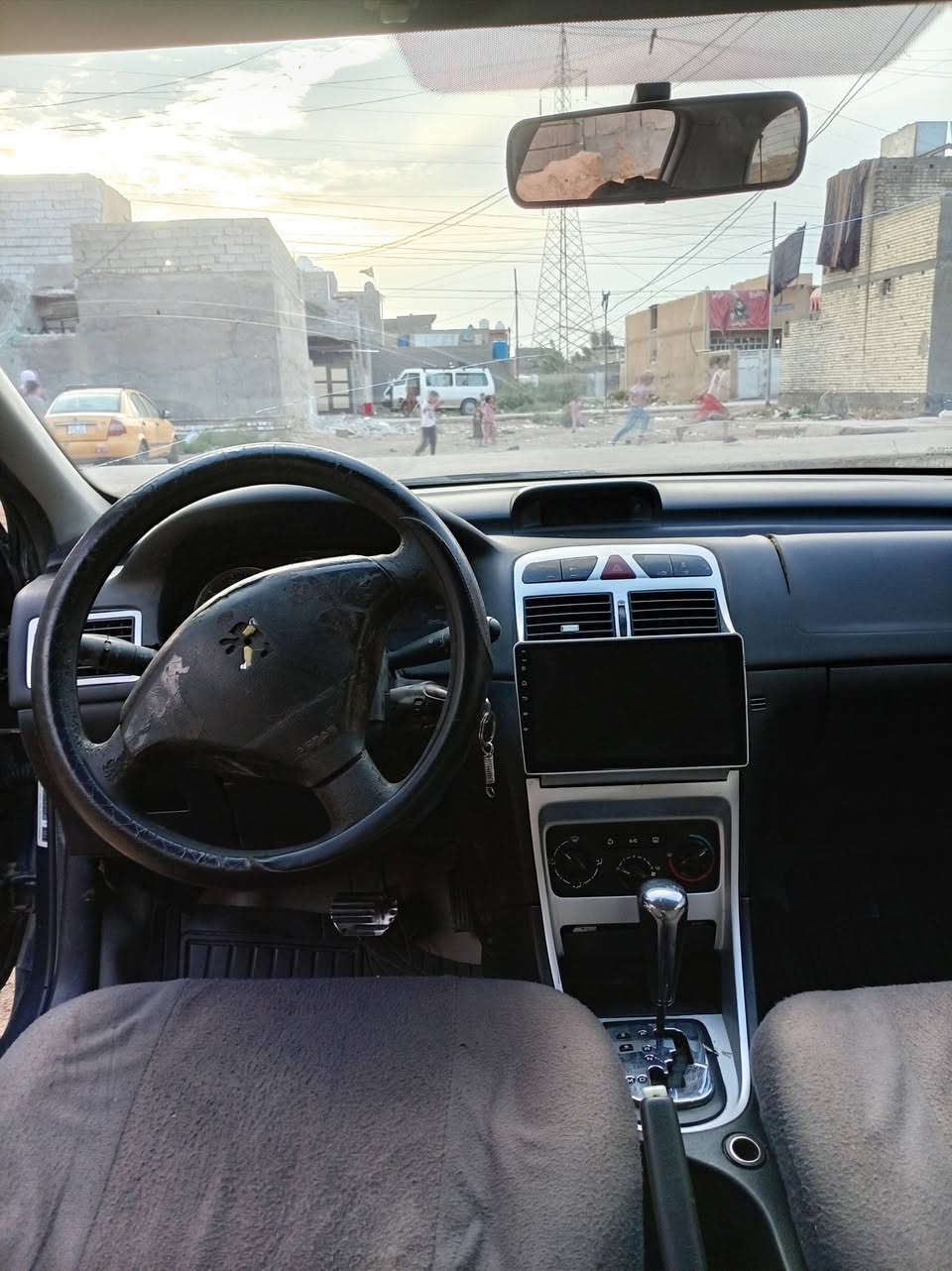 سلام عليكم سياره بيجو فرنسي 307 2006 كير جديد مكينه خير من الله البيع السعر 42 او بيهه مجال بغداد جسر دياله جديد منطقه الكرغوليه رقم ***********

