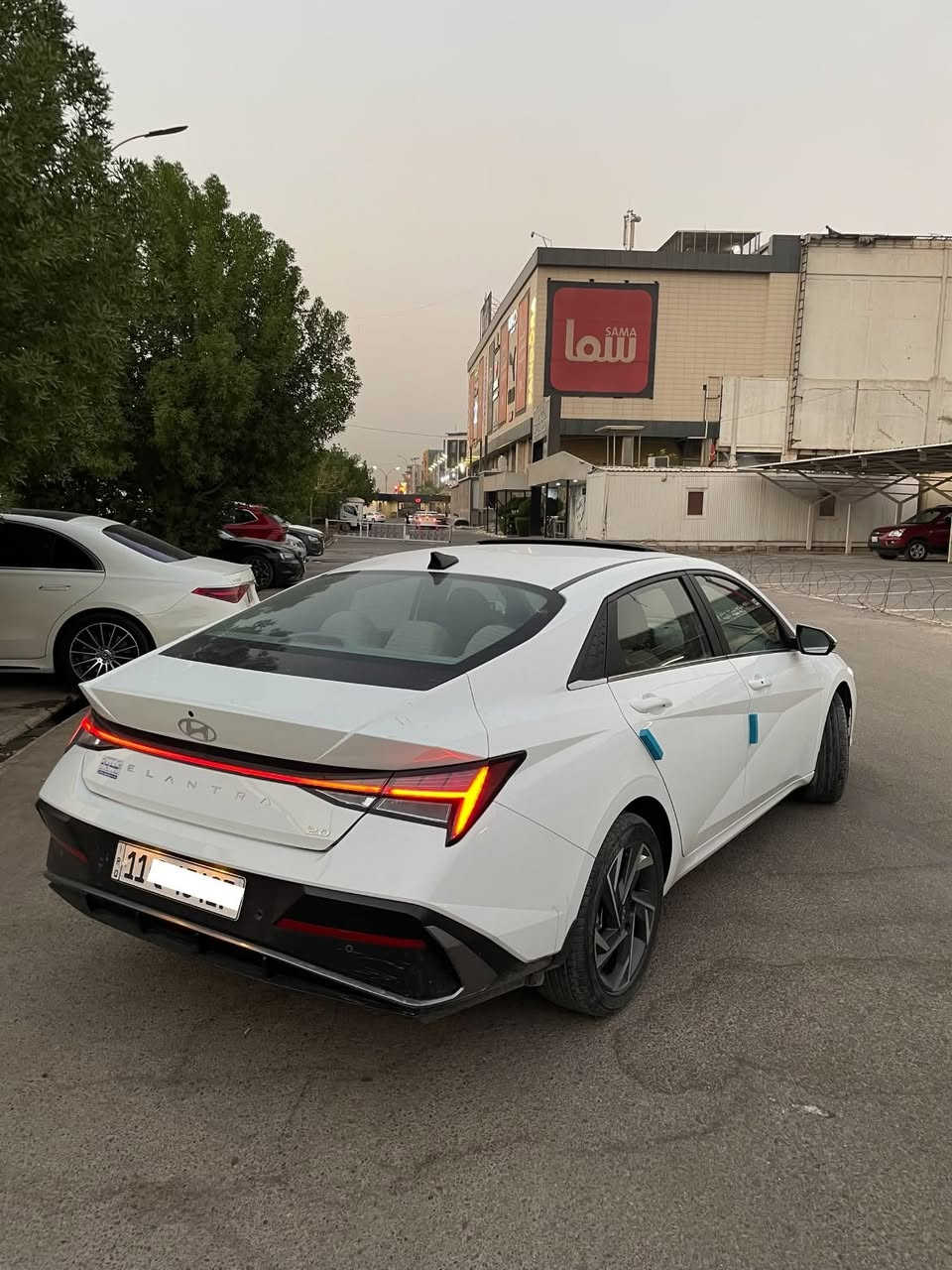 السلام عليكم 
للبيع هيونداي النترا ٢٠٢٤ خليجية وكالة الاولى رقم بغداد بأسمي تحويل ثاني يوم السيارة خليجي وكالة مو صيني !
جدا نظيفة بعدها اخت الزيرو ماشية ١٨ حقيقي وكفالة عامة مواصفاتها فول ١/١ 
مكينة ٢٠٠٠ 
فتحة 
بصمة
شاشة كاربلاي
كاميرا دوار
داخل ابيض
ويل ١٧ اصل
حساس امامي خلفي 
مري شفط اشاير بالمري
وباقي المواصفات المعروفة السيارة كفالة عامة لاضربة لاطخة لاصبغ لابارد من هية زيرو عندي صار سنتين وكل صيانتها بالشركة وبعد احلى وانظف من الصور كل نقص مبيها وبعدها بالضمان مكاني بغداد والشراي يتصل ***********
