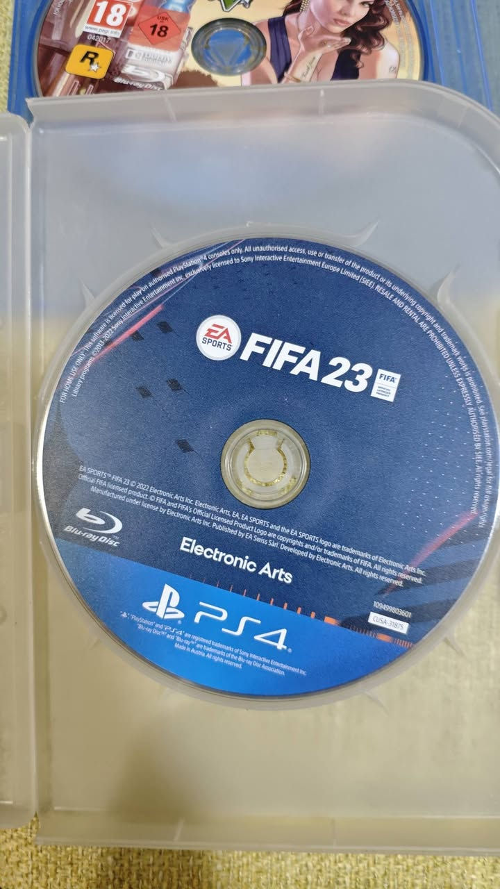 العنوان بغداد الشعب نهايه الفورتات السعر خاص على هذا الرقم***********
سلام عليكم بلي فور سلم نص تيره 
جهاز ما مفتوح اصلي وكامل ملحقاته
واقرص بيس20وفيفه23 GTaوكراش 
وبي قاعده مالته تشحن جوستك 2اصليات
