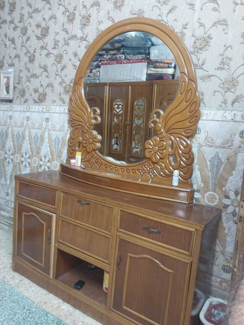 سلام عليكم غرفه للبيع ام السته تزكام نضيفه كلش بعدته جديده سعره مليون وميتين الشراي يتصل  واتساب ***********
