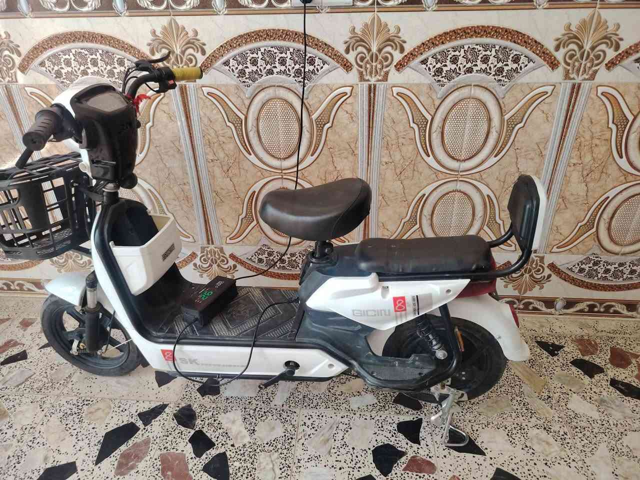 سلام عليكم دراجه شحن للبيع حجم ١٤ نضيفه بس بطارياته بيهن ضعف السعر 250 وبيهه مجال بكان واسط العزيزيه ***********
