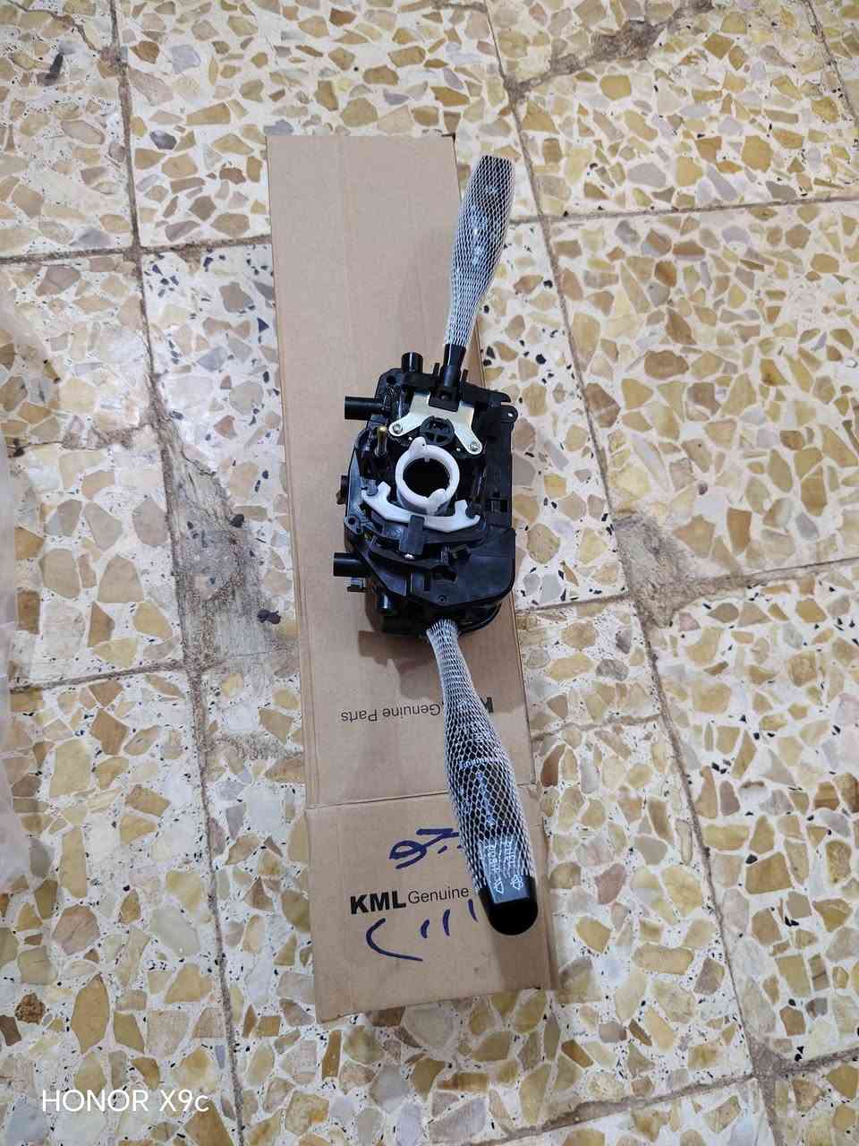 السلام عليكم

توفر لدينا يده لايت كيه ابريجو كوري الأصلي السعر 35 بلاش ***********

نص مكتوب في الصور:
- HONOR X9c