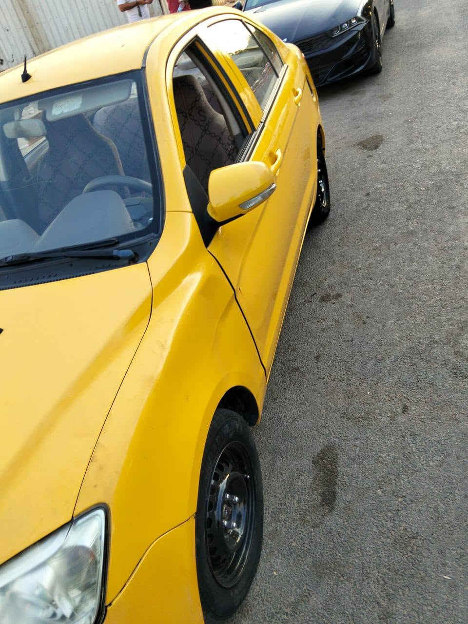 سلام عليكم فاو ان 5 البيع سيارة حلوة ونضيفة بيهة نواقص بصيطة بهة ضربة بل جاملغ الامامي سنوة صار شهرين منتهية ريدهة 30بيهة مجال عليهة هية 150غرامات ماعليهة ***********
