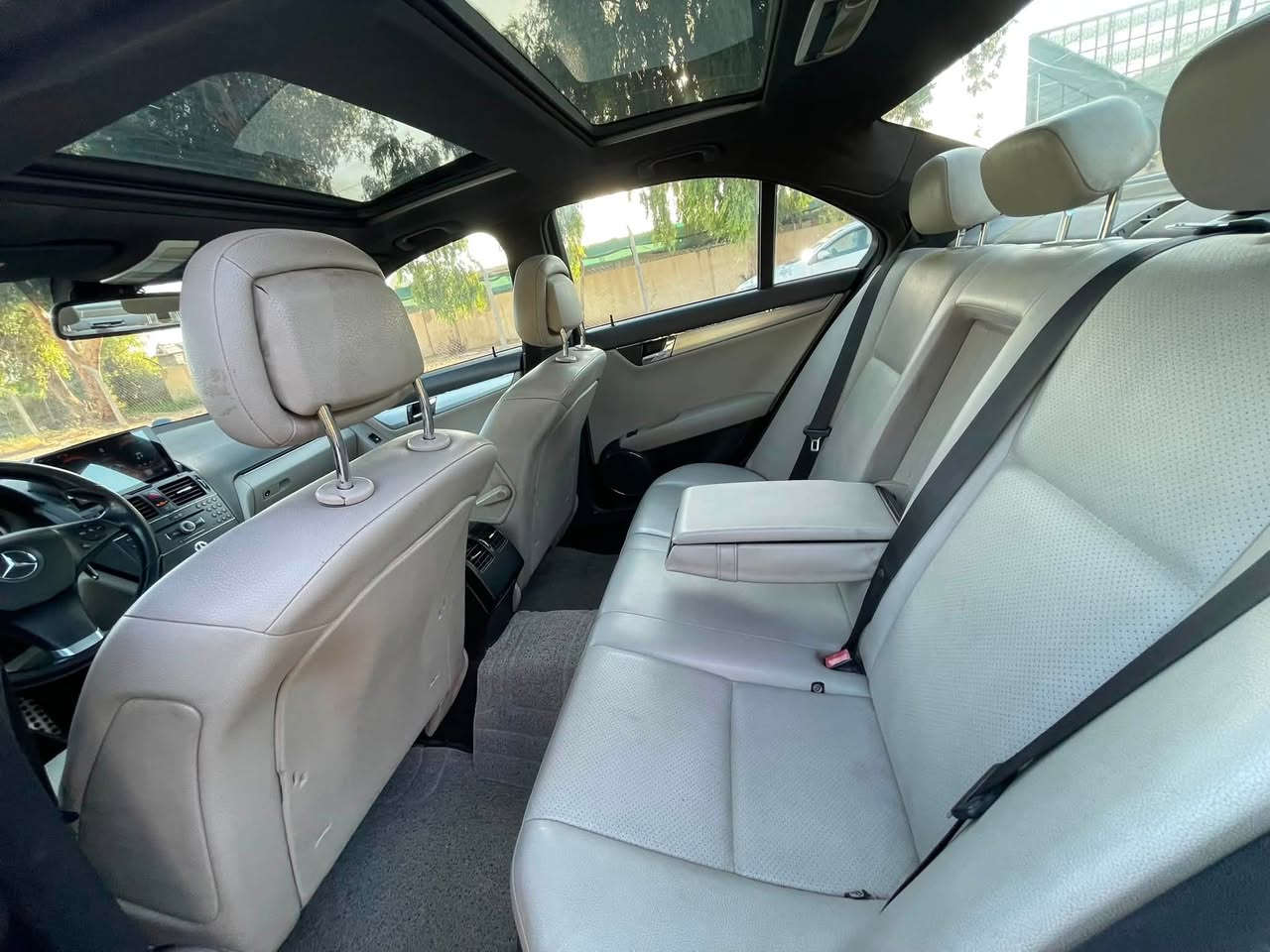 السلام عليكم .
للبيع 

 Amg. Mercedes-Benzc350 كت دعاميات 

محرك المرغوب عقل فوك تويل 

مضروبه نانو بولش درجه اوله 

موديل2009

تفاصيل👇🏼👇🏼

1_ بصمة⁩ تشغيل  

2_محرك 6 سلندر 

3_تبريد قطعتين  ⁦❄️⁩

4_كروز سرعة🔒 

5_مراية داخلية+جانبة عاكسة ⁦🔍

6_تحكم ستيرن كهرباء⁦⚔️

7_ شاشة   🖥⁩ بلوتوث يوتيوب

8_فتحة سقف 

9_مري شفط 

10_كشنات كهرباء+ خزن ذاكرة  ✨⁩

12_ انارة ترحيب💡 ⁩

13_شاشة اعطال💬

14_ بنورما

15_نقاط عمياء 

16_ سستم صوت harmen kardon+ دمام خلفي 

18_ويل17  ⚔️⁩ AMG

19_صدر امامي خلفي جديد ⁦🛠️

22_كشنات هيتر 

23_تدفئة 

24_+ كاميرا

25_تبريد خلفي 

26ثلاجه 

27تحكم ستيران

28_انظمة قيادة 2

30_ كشن اسود جلد 

31بك لايت لد

32كشن خلفي قلاب 

33لون ازرق بنفسجي 

34داخل اسود 

35لايت عدسه زنون علي ناصي 

36 صندوك كهرباء 

37 سبايدر رياضي 

…………………………….السياره رقم بغداد جديد 11هزه جديده 

تحويل ثاني 
السعر 118 ورقه 
مكان السياره بغداد كرخ 
حادث خفيف جاملغ ايسر امامي شطح قطعتين كلير 
للتصال***********
