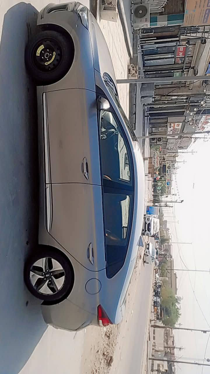 سلام عليكم سياره خير من الله لبيع جهزه من كوالشي تريك وين ما تريد  مكنيه سياره البيعه شرطه اربعه  اسعر 90
وبيه ماجل قليل  استفسر  موديل 22 استفسر *********** هوينك
