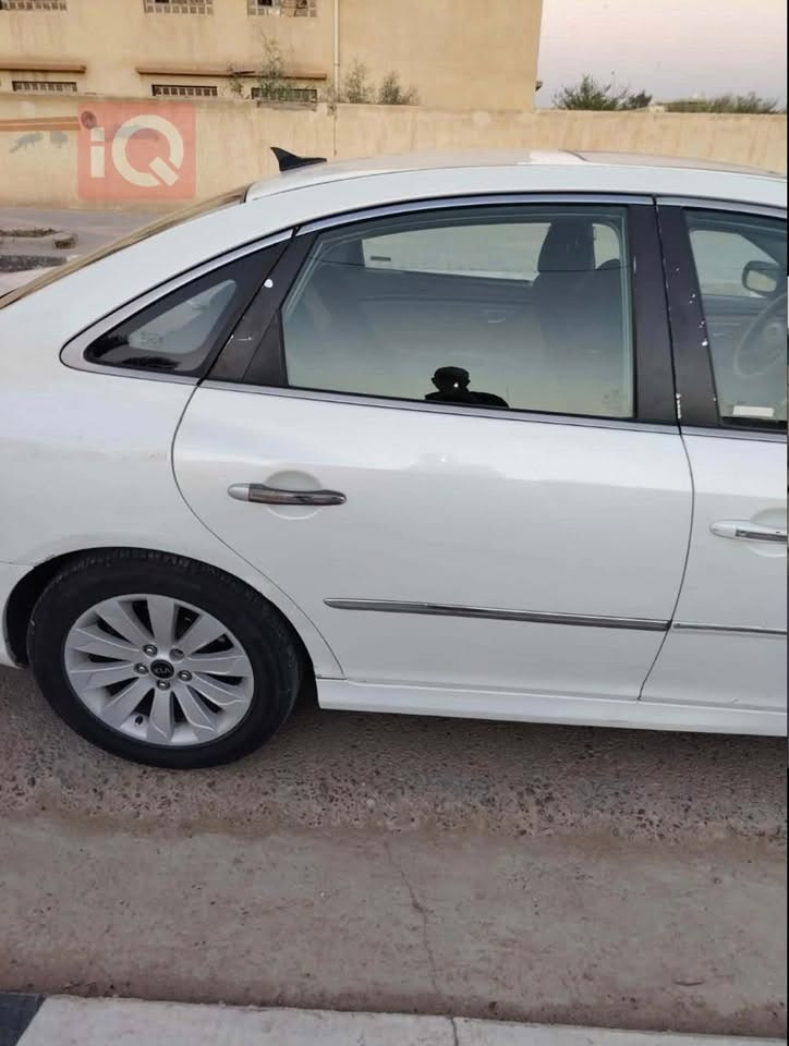 السلام عليكم 
ازيرا ٢٠٠٨ محدثة ٢٠١١ خليجي 
فول مواصفات 
فتحة 
تحكم ستيرن
قطعتين تبريد
داخل لونين 
اشاير مري 
مري شفط 
تحكم مري 
كشنات جلد 
ارضية جلد 
رقم بغداد بأسمي شخصياً
هزة جديدة 
مكينة حاوية شادها جديدة 
وضفيرة جديدة 
ترهم بيع او مراوس حسب القناعة 
السعر 85 وبيها مجال 
للأستفسار *********** 
اتصال او واتساب
