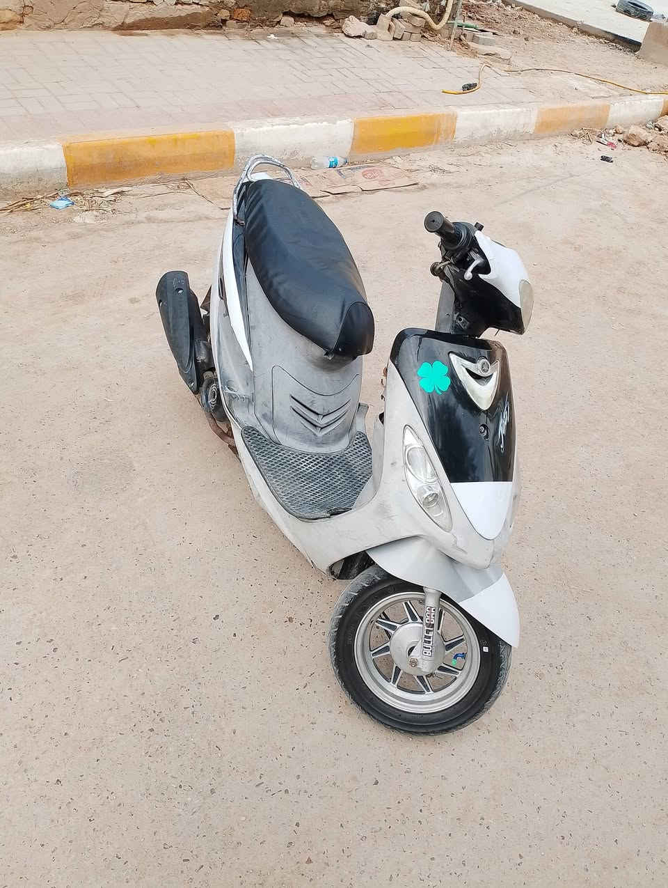 ماكس منغولي دراجه جاهزة للبيع سعره 500 وبيها مجال للشراي ***********
