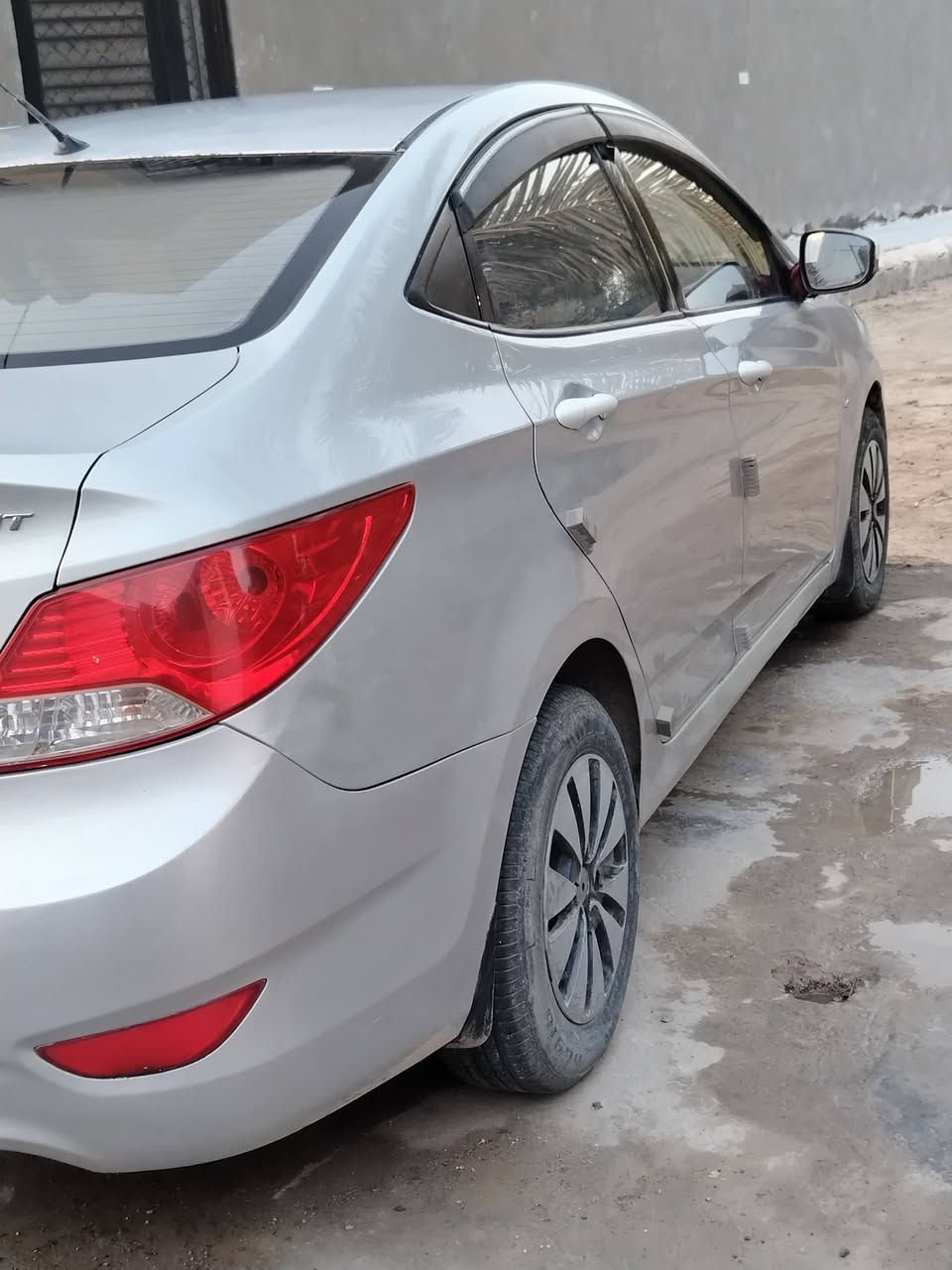 اكسنت خليجي ٢٠١٣ خليجي محرك 1600 رقم كربلاء انكليزي بأسمي جديده جدا بيه مكانات صبغ مال جراد بدون اي ضربه وشرط الفحص سياره جاهزه سعر 78 مجال كلش قليل ***********
