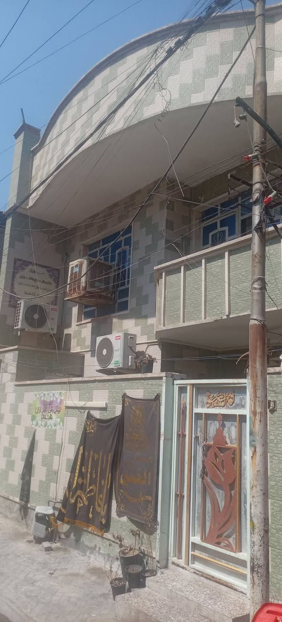 السلام عليكم ورحمة الله وبركاته بيت للبيع مساحة ١٤٤ م طابقين مسلح قطاع ٥٦ حي الأكراد قريب على الشارع العام وقريب على شارع ٦٠ موقع جيد جدا يحتوي
الطابق الأول
طرمه
تواليت خارجي
استقبال
هول
هول داخلي
غرفة نوم
مطبخ
حمام + غربي
ترك
الطابق الثاني
اربع غرف نوم
حمام + غربي
بيتونه
البيت نظيف جدا عالي عن الشارع
يعني البيت بي ٥ غرف نوم و استقبال و هول عدد ٢ مطبخ وحمامين وتوليت خارجي
للاستفسار الاتصال على الارقام
***********/ الحاج جاسم ابو محمد 
‏‪***********‬‏ /عماد ابو زيد
