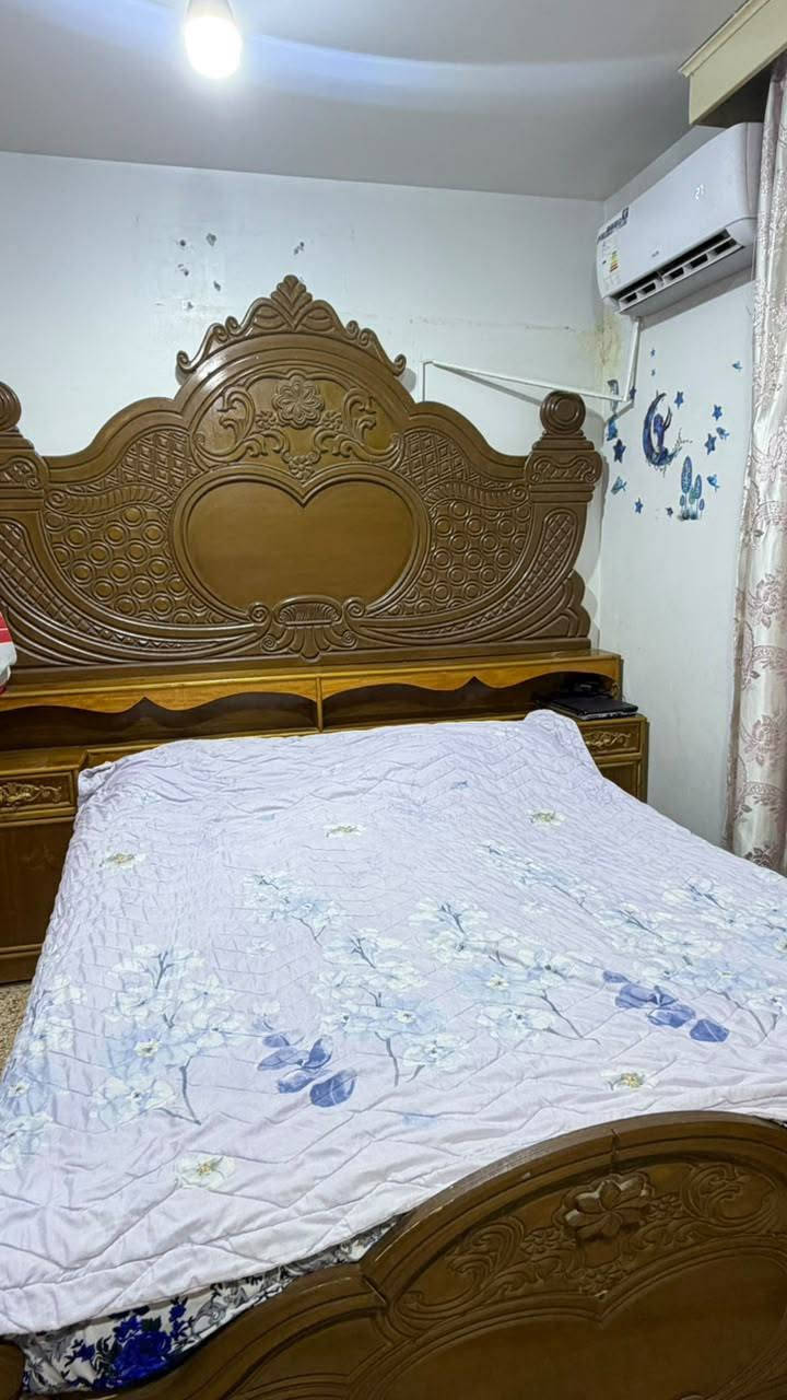 السلام عليكم للبيع تخم 20معقد جديد ونضيف بسعر 650وبي مجال 
ونص غرفه نوم صاج حطاطه أيضاً 
 نضيفه وسعرها350الف  وبيها مجال  
للاتصال ***********
