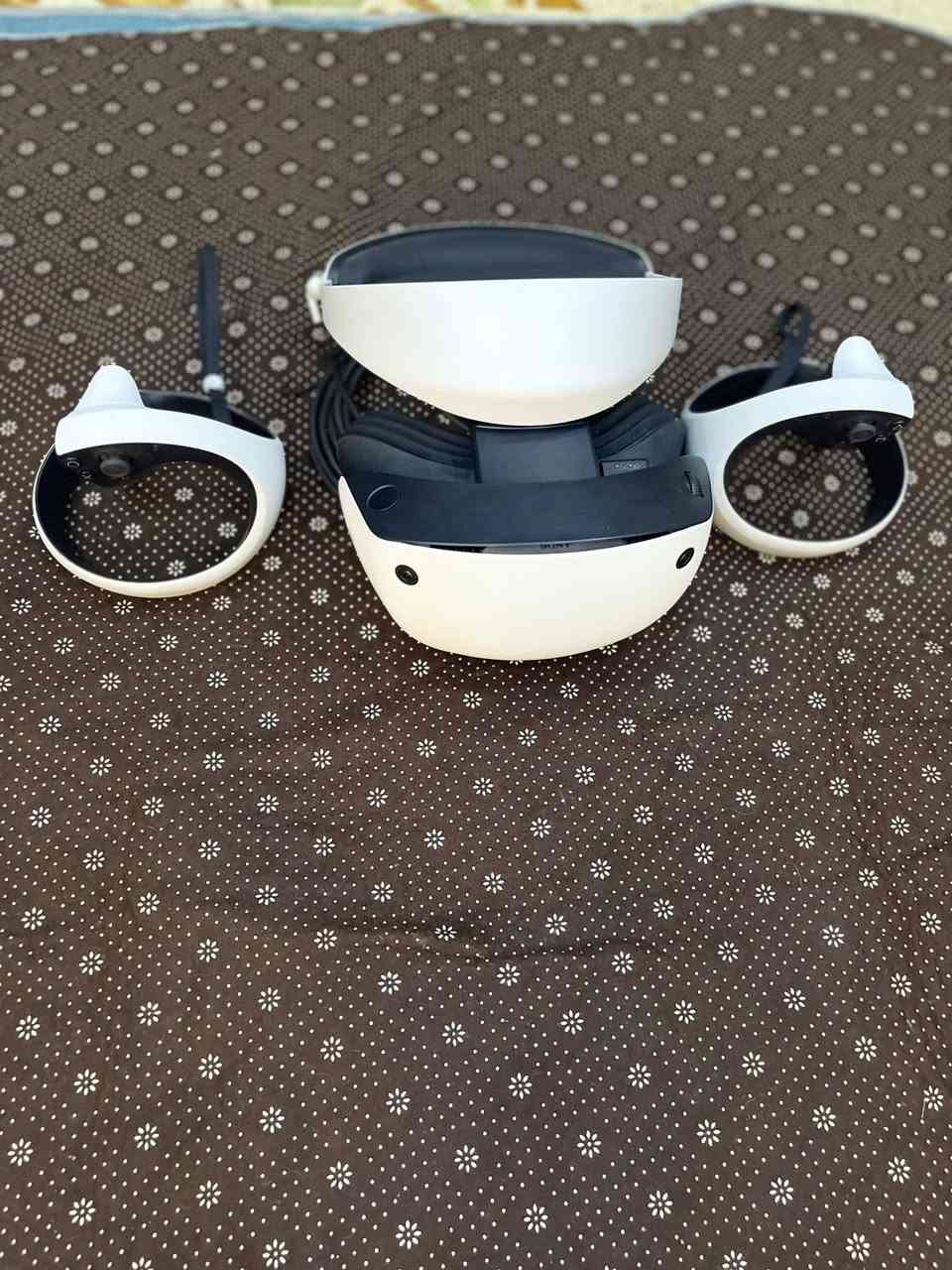 السلام عليكم اخوان ..
أجهزة ملحقات بلي 5 للبيع   .

1- نظارات الواقع الافتراضي VR2  SONY  ماركة سوني استعمال قليل جدا جدا قسم بالله ماا يعبر أسبوع . وجايبهه من دبي

2- مجموعة سياقة V9 PXN 900 . قطعة N5 Racing wheel Converter  الي تخلي المجموعة تشتغل على البلي فايف .

3- جنطة حفظ البلي 5 الاصلية ..
الأسعار ...
-  مجموعة نظارات الواقع الافتراضي .. 450 الف

-         مجموعة الستيرن ... 200 الف .
- الجنطة مال البلي ... 25 الف .

ورجاء لا تبخسوا الناس اشيائهم ..
واتس *********** .
