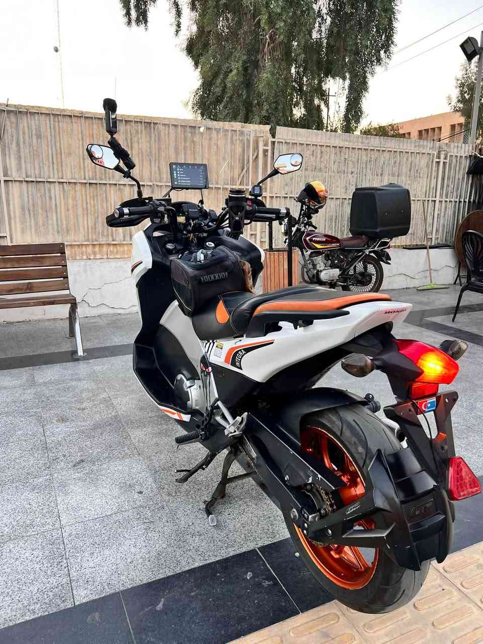 للبيع ‼️ الشراي ماارجعه من ناحية السعر‼️
‏Honda Integra 700D 2012
راح ابيعة اقل من السعر الناشره ب iraqmoto

‼️مكفولة فحص الإنتربول نظيف‼️ لأن اثناء معاملة الترقيم وانسد القرار 
الدراجة بحالة جيدة جداً وبدون حادث  تزويد كامل لاخر حبة ومكفولة كير ومحرك وكهربائيات بطارية varta اصلي قبل شهر شديتله

محرك 700cc سلندرين
نظام ABS 
ونظام ناقل الحركة ثنائي DCT دبل كلتش
اربع مودات قيادة

🔹الاضافات 
دوسات رياضية اضافية من GP
تطوالة مرايات من GP
جامرلغ خلفي وتطوالة جامرلغ امامي من GP
جامة بلادية موجودة وشادلها جامة طويله من GP 
درع أكزوز من GP
جنطة امامية كوالتي عالي وجبير من GP 
درع يدات من GP
قاعدة شاشة كاربلي من GP
رؤوس حديد ثقيل لرزانة الستيرن
كفر او درع راديتر
شاشة CarPlay
حساس تايرات
منفذ شحن من KnMaster type-c و usb
أكزوز مزود مال nc او انتيكرا الي همه نفس الشي بس موديل ٢٠٢٠ بلادي صوت رياضي نفس صوت مال xadv موديل حديث 
تبديل دهن وفلتر محرك وفلتر كير كل 4 آلاف كم
استخدام زيوت محرك وبريك وماي راديتر وتشحيم الزنجير كلها من 
Motul
📞 للتواصل عالرقم او واتسب  فقط *********** 
ماعندي ماسنجر🩵🫡

نص مكتوب في الصور:
- @mehmetocuslu