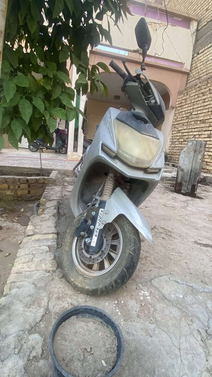 سلام عليكم حبايب سكنس صيني للبيع
الدراجه محركها كفاله عامه تجي تاخذها الاي مصلح اكفلك المحرك اي ضرر ما بيه والدراجه مزوده فج رياضي كامل ودبلات خلفي ويل امامي وخلفي تزويد بلاد والدراجه شوفت عينكم 
مكاني كربلاء ‭***********‬ متواجد عل واتساب
