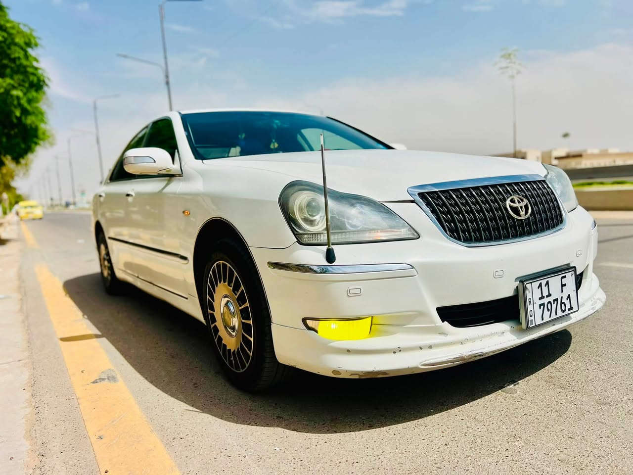 السلام عليكم ورحمة الله وبركاته  تيوتا ماجستا  2005للبيع 

رقم بغداد بسمي قرار 48 فول واحد على واحد وكدامكم الصور       ما يحتاج اذكر المواصفات معروفه مالت الماجسته الفول 

النجف الأشرف 
السعر 145
***********
