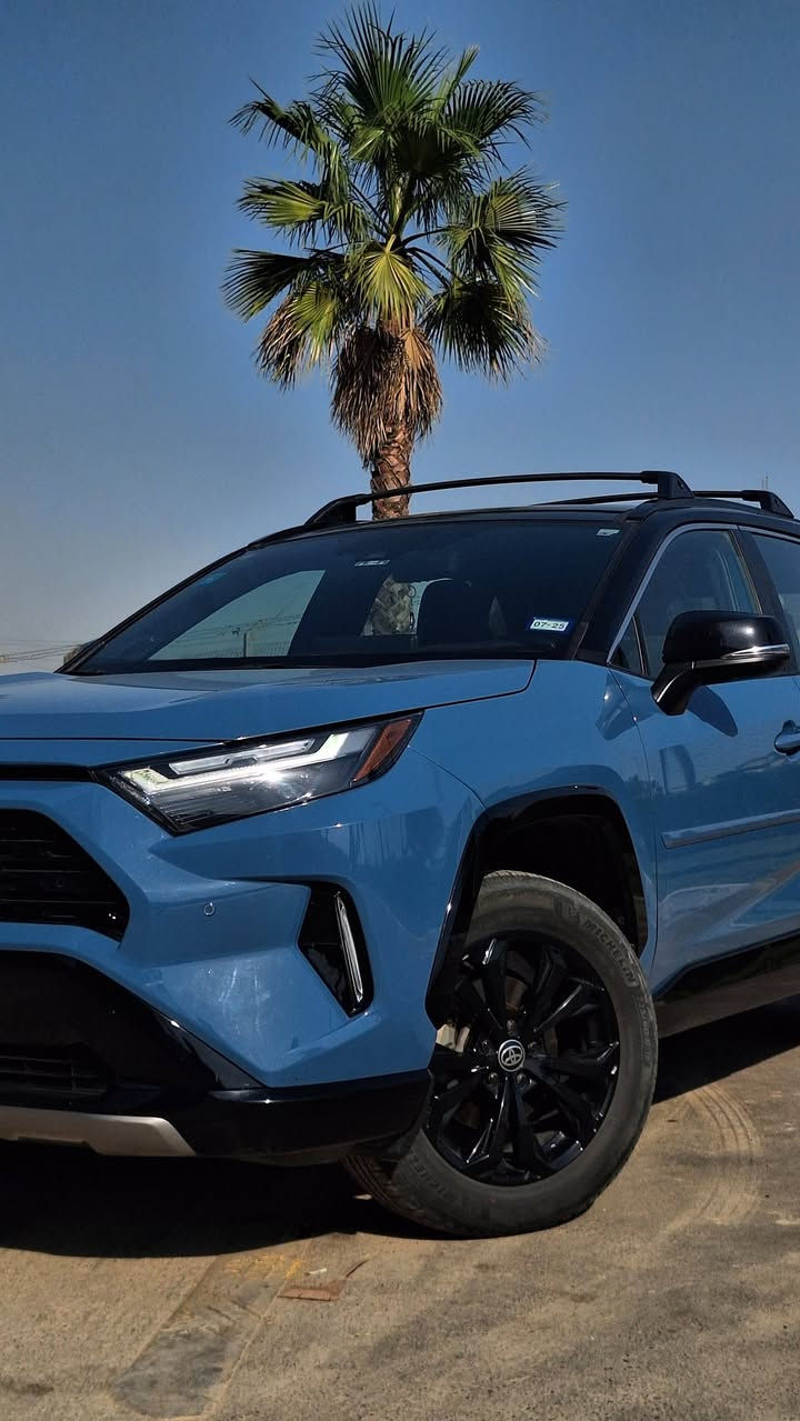 للبيع تويوتا رافور هايبرد 2023
TOYOTA RAV4 XSE Hybrid 
✅️ موديل 2023
✅ وارد أمريكي
✅ كلين تايتل 100% ((بدون حادث))
✅ أعلى فئة XSE قفلت الرافور مواصفات 1/1
✅️ ممشى 17,000 ميل
المواصفات
▪️السيارة تو كلر سقف اسود 
▪️ محرك 4 سلندر سعة 2.5 لتر هايبرد 
▪️بقوة إجمالية 219 حصان.
▪️ نظام دفع رباعي إلكتروني AWD.
▪️ ناقل حركة أوتوماتيكي E-CVT.
▪️ صرفية وقود حوالي 17 كم/لتر.
▪️ جنوط رياضية قياس 18 إنج لون أسود.
▪️ إضاءة LED أمامية وخلفية كاملة.
▪️ مصابيح نهارية LED.
▪️ شبك أمامي وتصميم رياضي خاص بفئة XSE.
▪️ مقاعد جلد SofTex رياضية بخياطة زرقاء مميزة.
▪️ مقاعد أمامية مدفأة.
▪️ مقعد السائق كهربائي 
▪️خاصية الميمري لحفظ الوضعية.
▪️  بانوراما .
▪️ دخول ذكي لجميع الأبواب.
▪️ تشغيل المحرك بالبصمة.
▪️ شاشة وسطية قياس 10.5 إنج تعمل باللمس.
▪️ دعم Apple CarPlay وAndroid Auto.
▪️ شاحن لاسلكي للهاتف.
▪️ عدادات رقمية حديثة.
▪️ كاميرا خلفية عالية الدقة.
▪️ باب خلفي كهربائي.
▪️ مثبت سرعة راداري ذكي.
▪️ نظام المحافظة على المسار.
▪️ نظام التحذير من التصادم الأمامي مع الكبح التلقائي.
▪️ مراقبة النقطة العمياء.
▪️ تنبيه حركة المرور الخلفية.
▪️ حساسات أمامية وخلفية للمساعدة على الاصطفاف.
▪️ وسائد هوائية متعددة وأنظمة أمان متطورة.

السيارة مكفولة كفالة عامة شرط الفحص 
صور امريكا بالمنشور

سعر 300 وبيها مجال

رقم المالك : ***********
