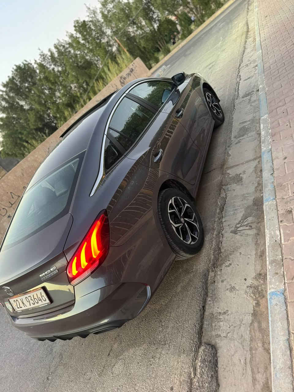 MG 5 شكل الجيتي 
2024
فول مواصفات 
كير أوتوماتيك 
سايد بريك كهرباء 
اوتو هولد
كامره + حساحسات 
فتحت سقف 
اشاير بالمري 
بصمة أبواب 
لايت زنون عالي وناصي بلادي
بك لايت لد 
داخل جلد لونين اسود و احمر 
ماشيه 54 الف وقابل للزياده 
محرك 1500 تنفس طبيعي

كير ومحرك وحداديه كفاله مابيهن اي نقص 
مكفوله السياره من كلشي ماعده طخه بحافة البنيد على كد شبر وباقيه على وضعه ما مصلحه
سعر 116 وبيه مجال 
مكان واسط الكوت ***********

