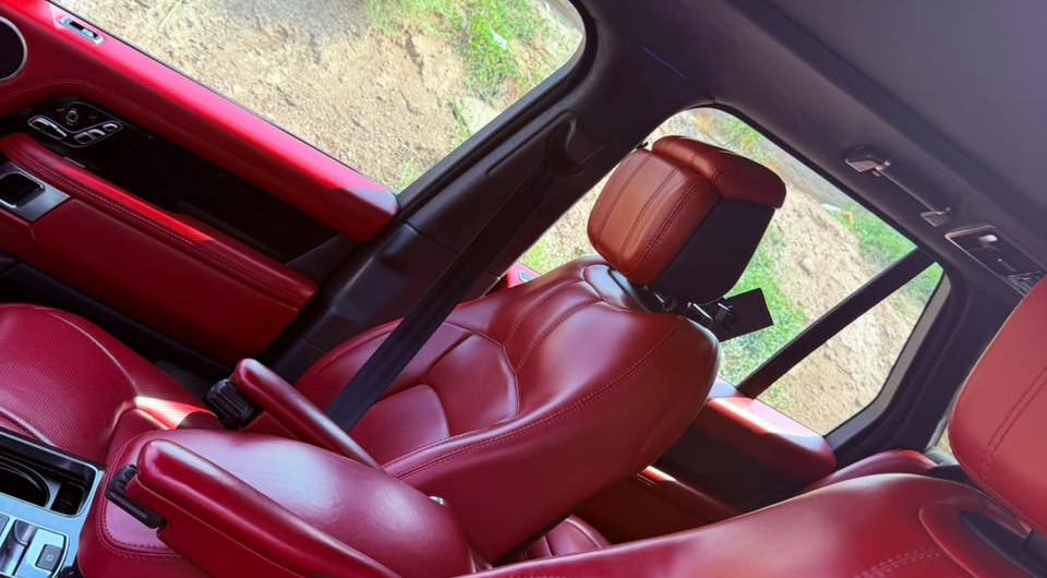 رانج روفر أوتو بايوغرافي 
موديل 2020 محرك V8 سوبر جارج

السيارة مناسبة جدا لان 👇
وارد امريكي دعاميه اماميه صبغ فقط 
و الباقي مكفول من الصبغ

مغلفه بالكامل ppf
رقم بغداد 
عداد 25 ألف ميل
شاشات خلفية كامرات 360 رادار 
مسند خلفي كهربائي 
دوسات أبواب شفط
فول مواصفات 1/1

🟧 السعر سوي تعليق تصلك رسالة💌
رقم صاحبها ***********

نص مكتوب في الصور:
- LAND-ROVER RANGE ROVER 2020