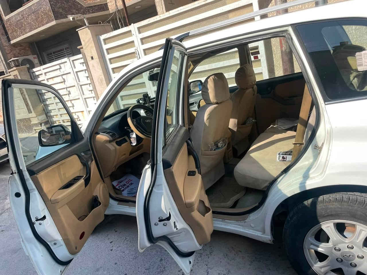السلام عليكم 
تيكو ١٣ ابيض للبيع كير كهربائي رقم بغداد انكليزي 
كير ومحرك جيد تبريد و تدفئة تدفئة بالكشنات 
سلايد السعر ٥٢ ويها مجال حك الجيه 
تلفون ***********
