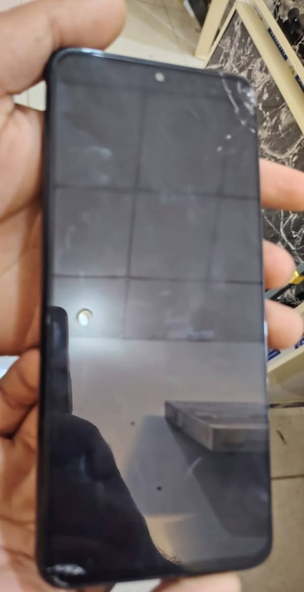 لبيع موبايل نضيف بس بي كسر بل شاشا خفيفه من الزاويه كامل شغال مابي اي نقص لمس صوت صوره ذاكرته 256السعر 80 الف تصال على هاذا الرقم ***********
