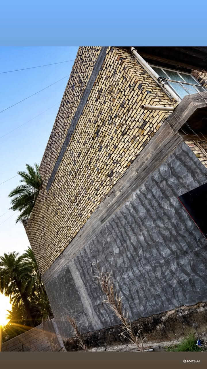 تنزيل السعر لغرض البيع السريع 

السلام عليكم 
بيت للبيع مساحة 208 متر
مكون من طابقين
الطابق الاول ( غرفة +صالة+ استقبال + مطبخ + صحيات داخليه وخارجية) 
الطابق الثاني (غرفة 4*6ونص كبيرة) + صالة كبيرة جدا
يحتوي على سطحين
السعر 110 وبي مجال بناء حديث 2023 
الوان البيت الداخل مرتبة 

مع وجود قطعه جانبية مساحتها 200 متر
مفتوحة على البيت
مسيجة كونكريت بالكامل
السعر 32 وبيها مجال 

الموقع قريبة على جسر الابراهيمية
للاستفسار ***********

