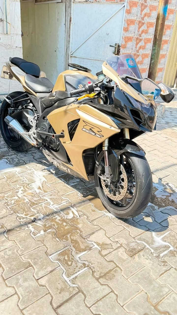 السلام عليكم للبيع جكسر موديل ٢٠١٣ مكينه 1000 مكفوله كفاله عامه رقم بصره مشروع وطني هزتها بشهر الرابع سعر ٧٠ وبيها مجال مستعجل مكاني بغداد ***********
