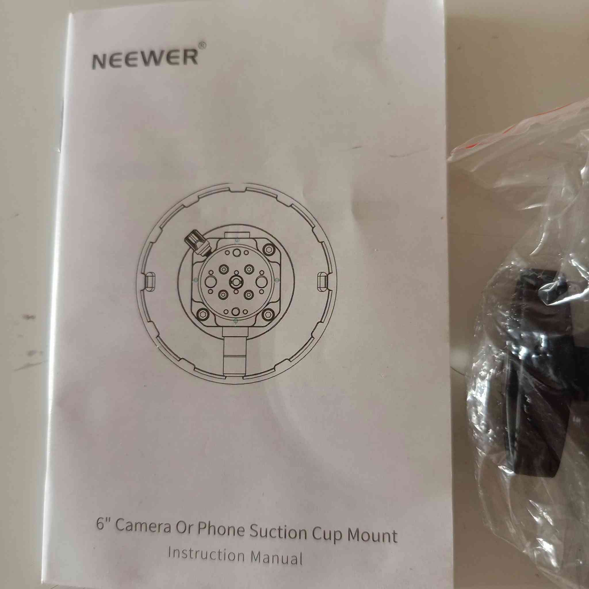 متوفر مثبت موبايل وكاميرات الاكشن وكاميرات التصوير من ماركة Neewer
ويستخدم للتثبيت على زجاج وبنيد السيارة
والاسطح المستوية بأمان عالي اثناء التصوير

السعر 20 
بوجد توصيل الى جميع محافظات العراق
امزون الديوانية للبث المباشر
